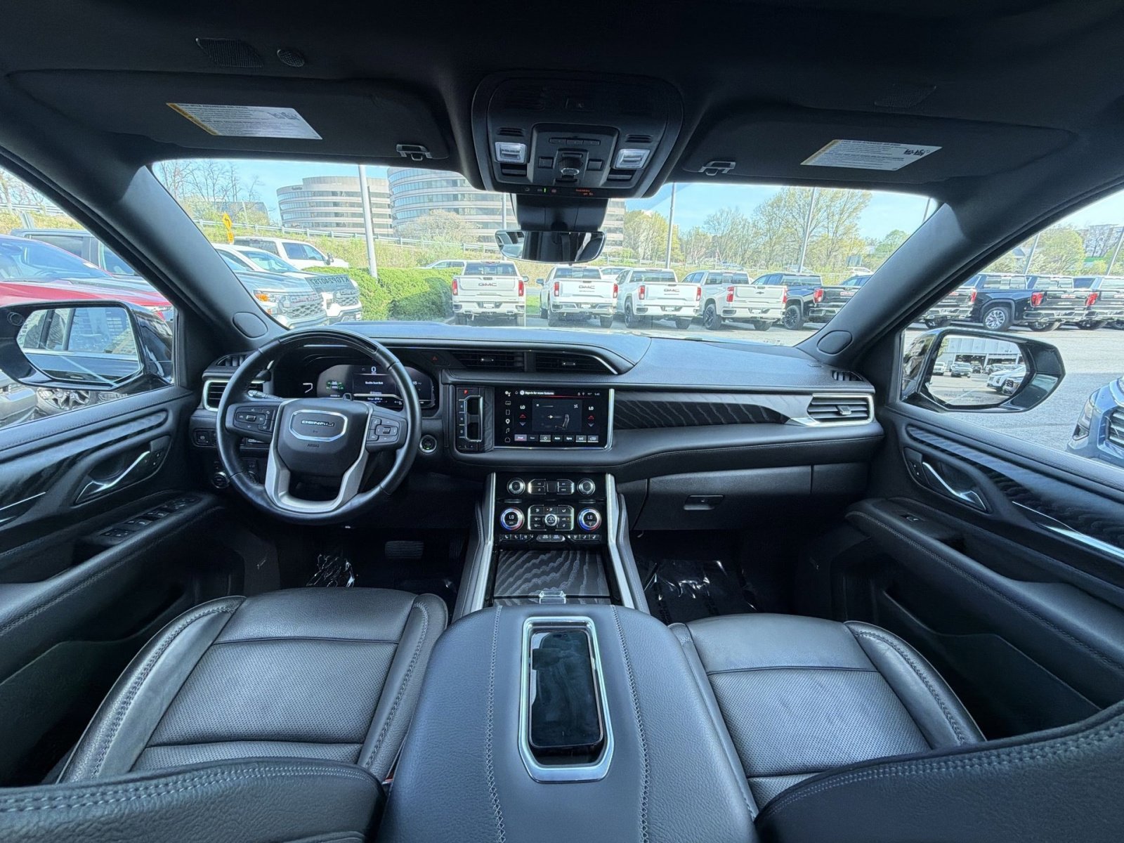 Used 2024 GMC Yukon XL Denali w/ Denali Reserve Package image 23