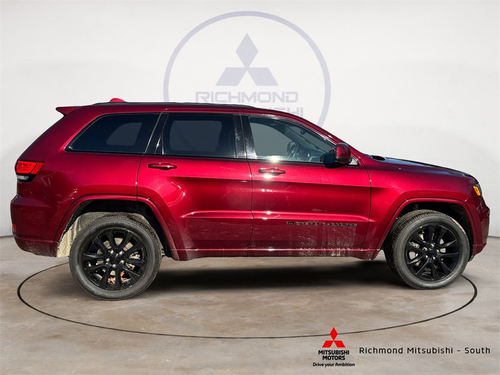 Used 2022 Jeep Grand Cherokee Laredo X image 2