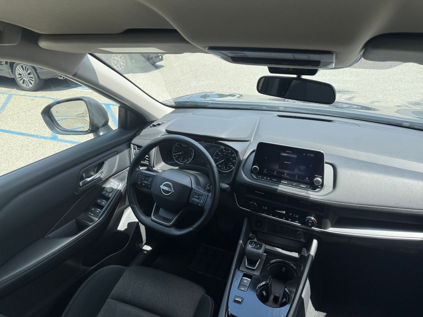 Used 2025 Nissan Rogue SV FWD image 36