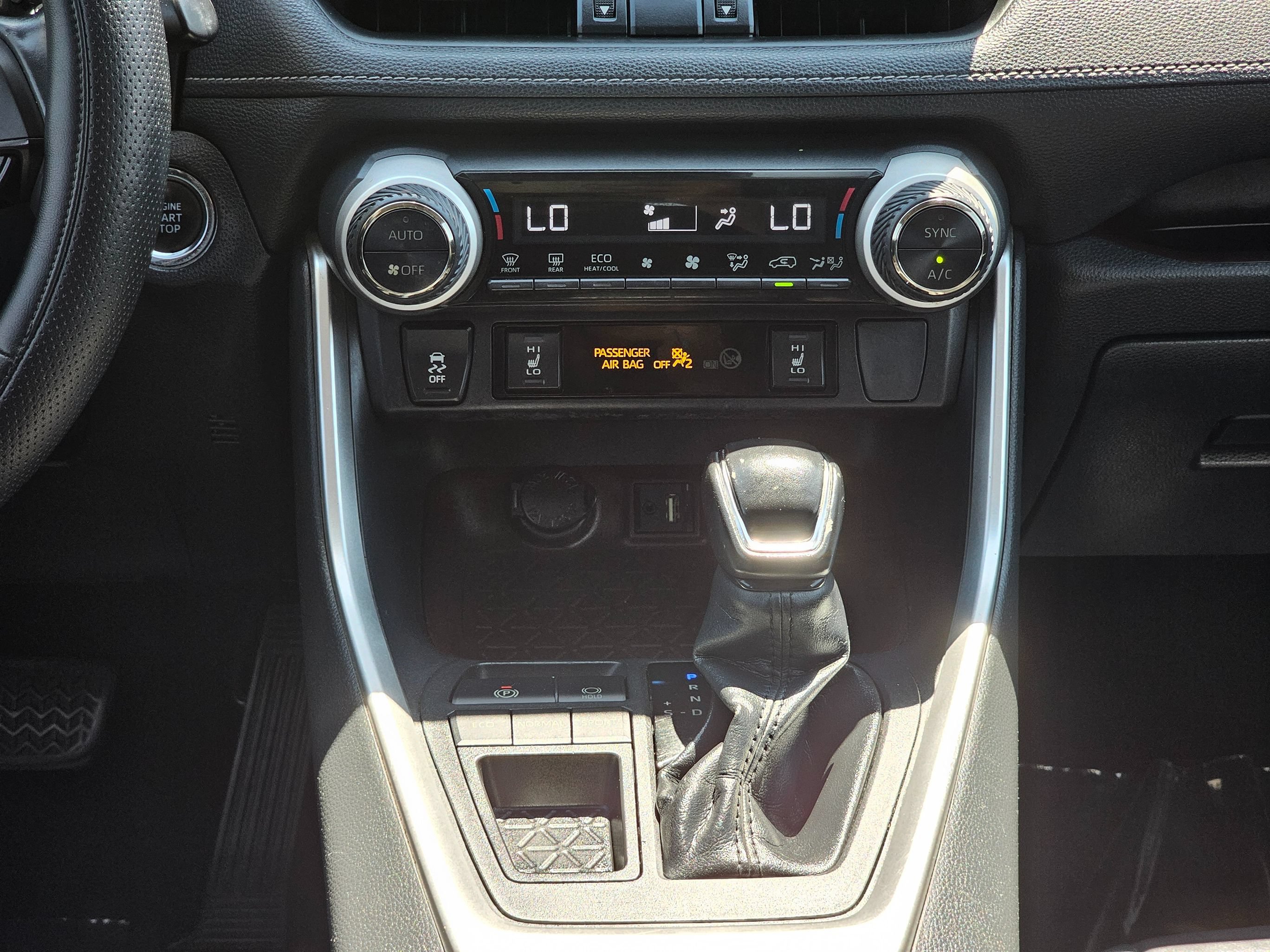 Used 2019 Toyota RAV4 Limited w/ Carpet Mat Package FWD image 27