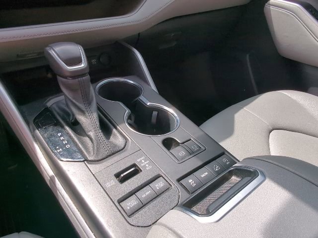 Used 2021 Toyota Highlander XLE image 16