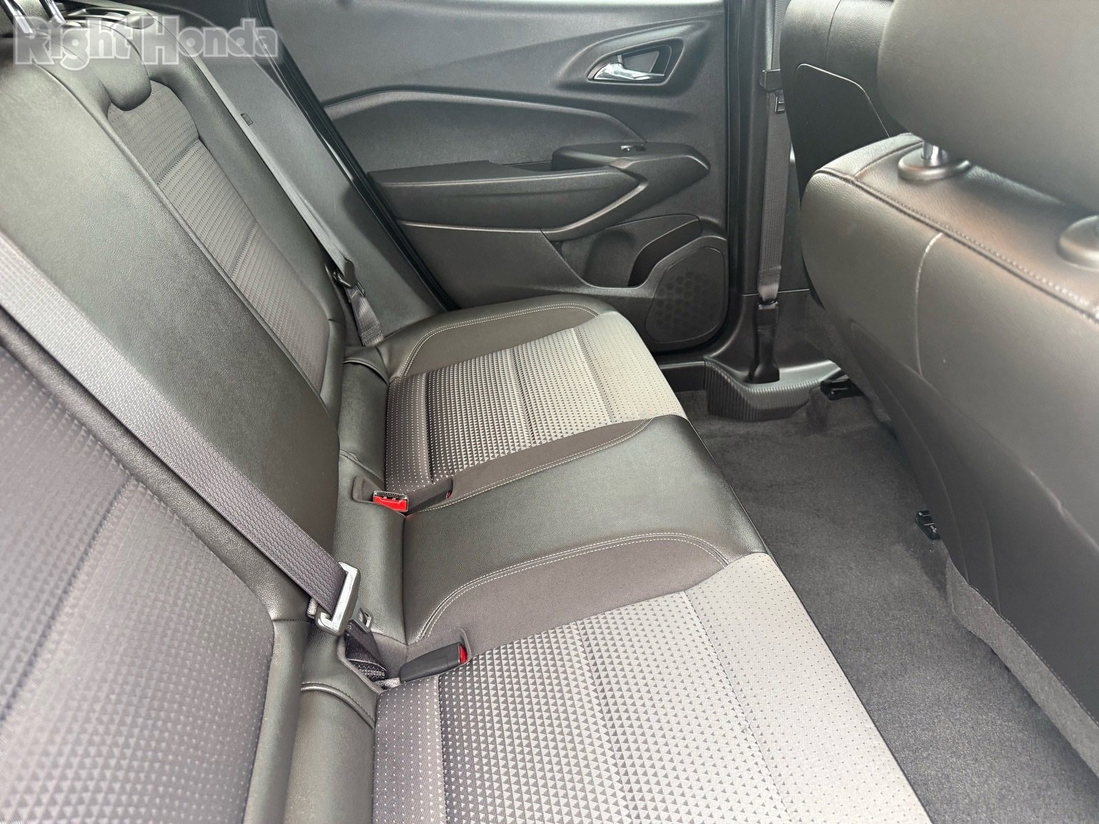 Used 2025 Chevrolet Trax LT image 28