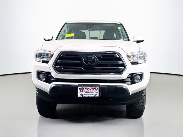 Used 2019 Toyota Tacoma SR5 w/ Four Season Floor Mat Package AWD/4WD image 9