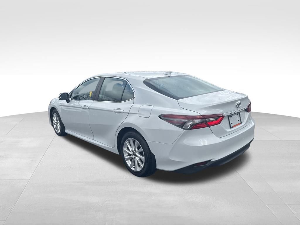 Used 2023 Toyota Camry LE image 3