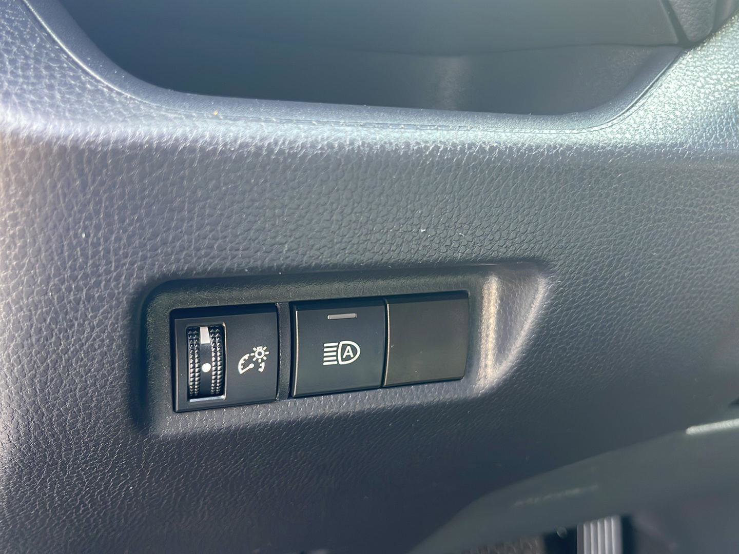 Used 2025 Toyota RAV4 XLE AWD/4WD image 24