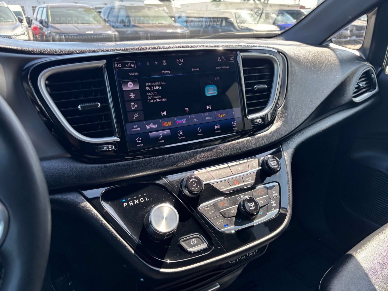 Used 2025 Chrysler Pacifica Select FWD image 19