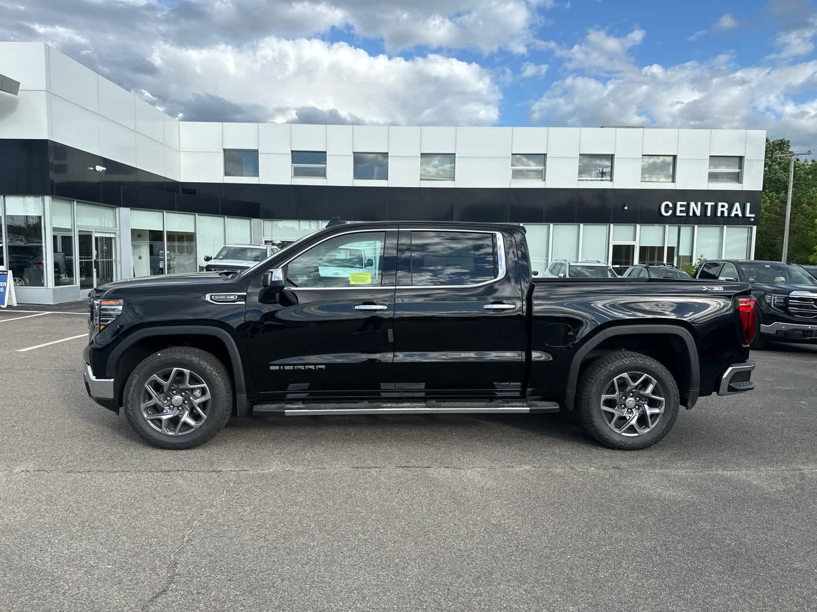 New 2026 GMC Sierra 1500 SLT w/ SLT Premium Plus Package AWD/4WD image 2