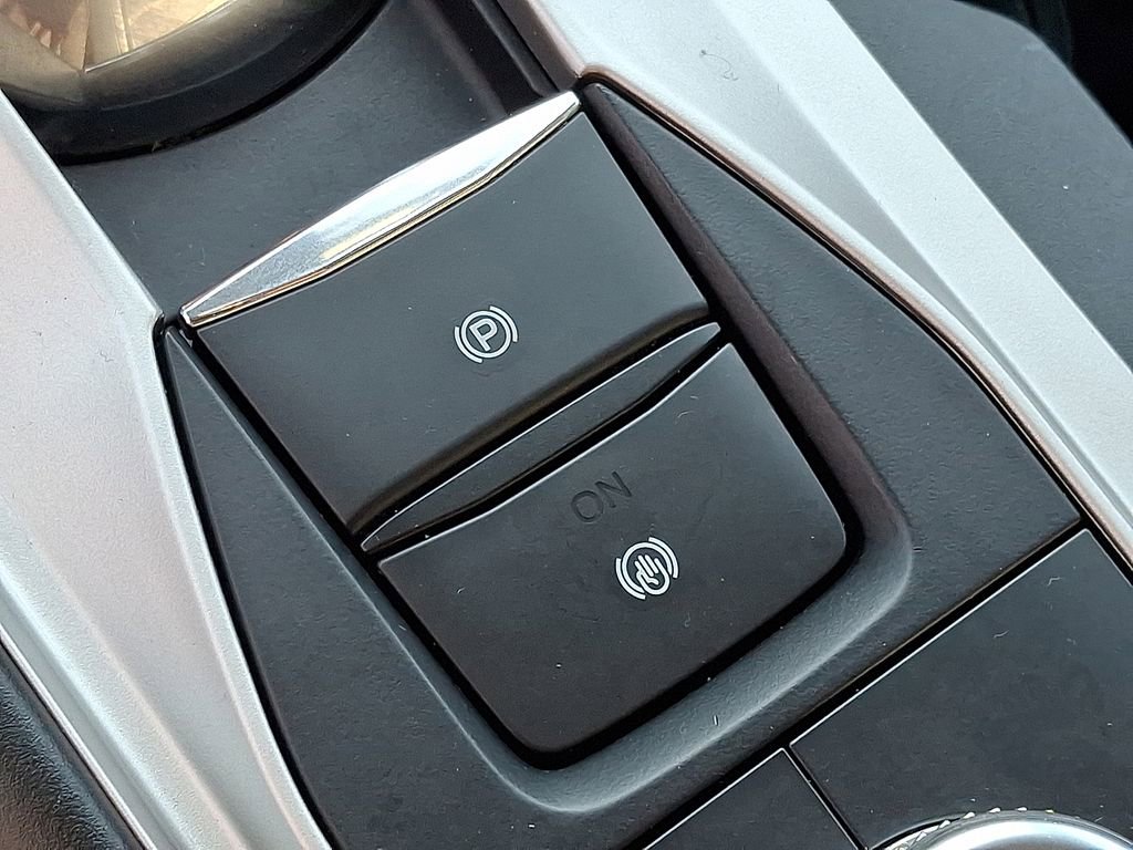 Used 2022 Ford Explorer XLT image 26