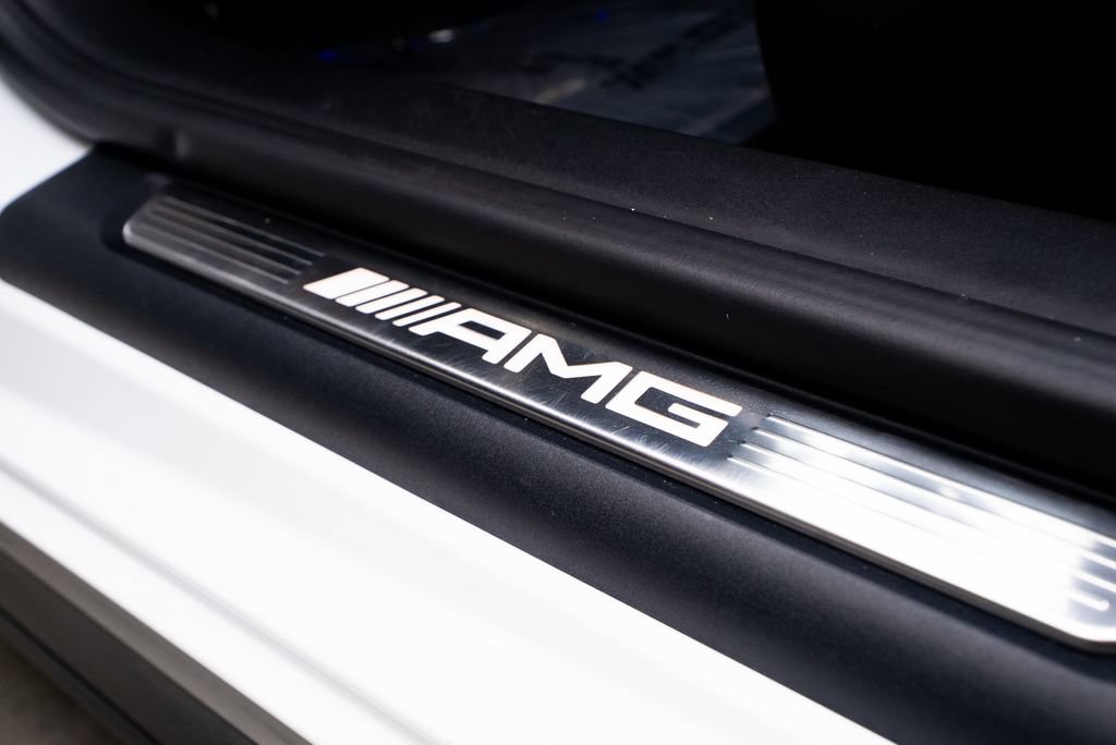 Used 2022 Mercedes-Benz SL 55 AMG 4MATIC w/ Driver Assistance Package image 33