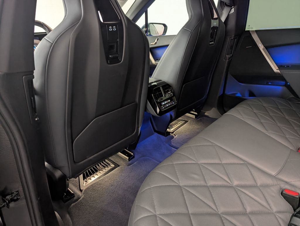 Used 2023 BMW iX xDrive50 w/ Convenience Package image 33