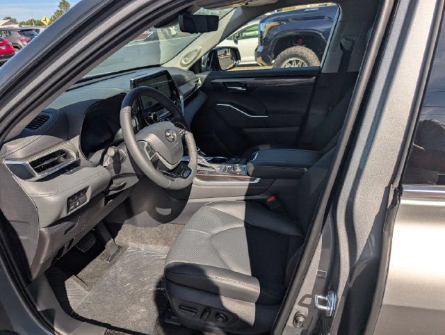 New 2026 Toyota Highlander AWD image 11