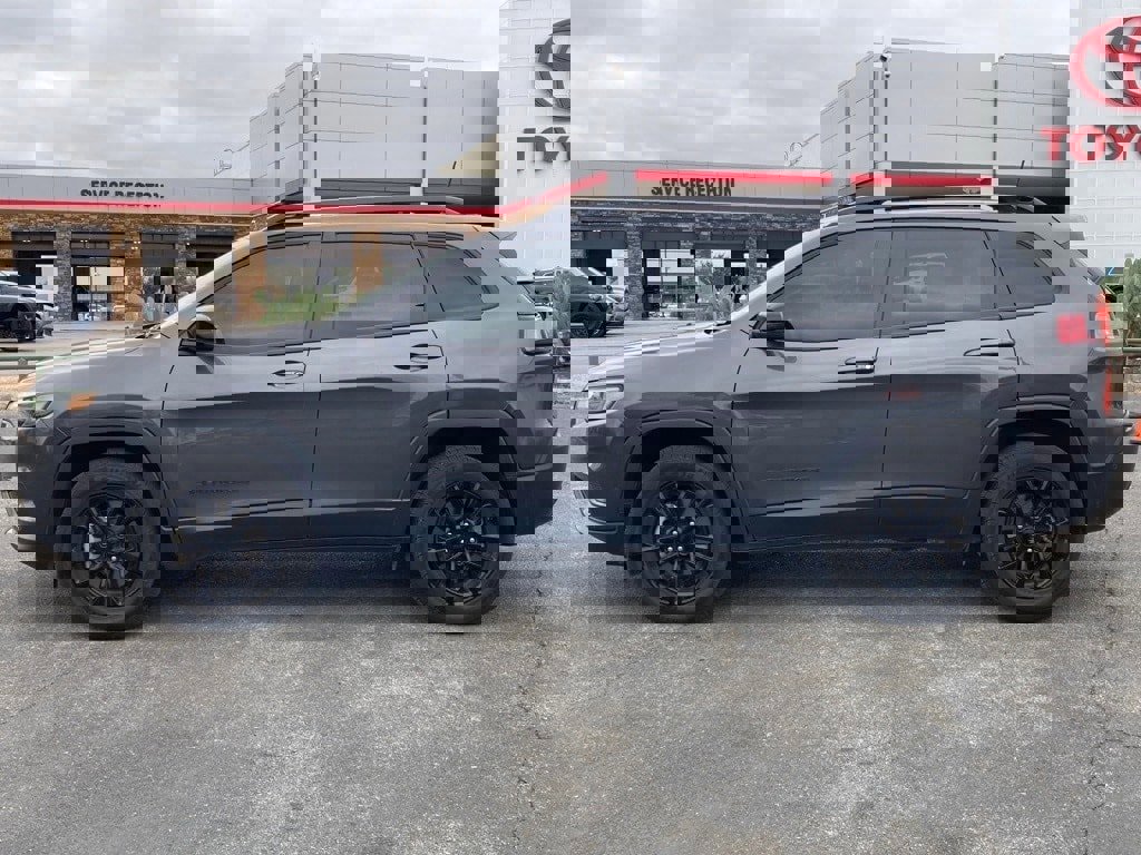Used 2023 Jeep Cherokee Altitude Lux image 8