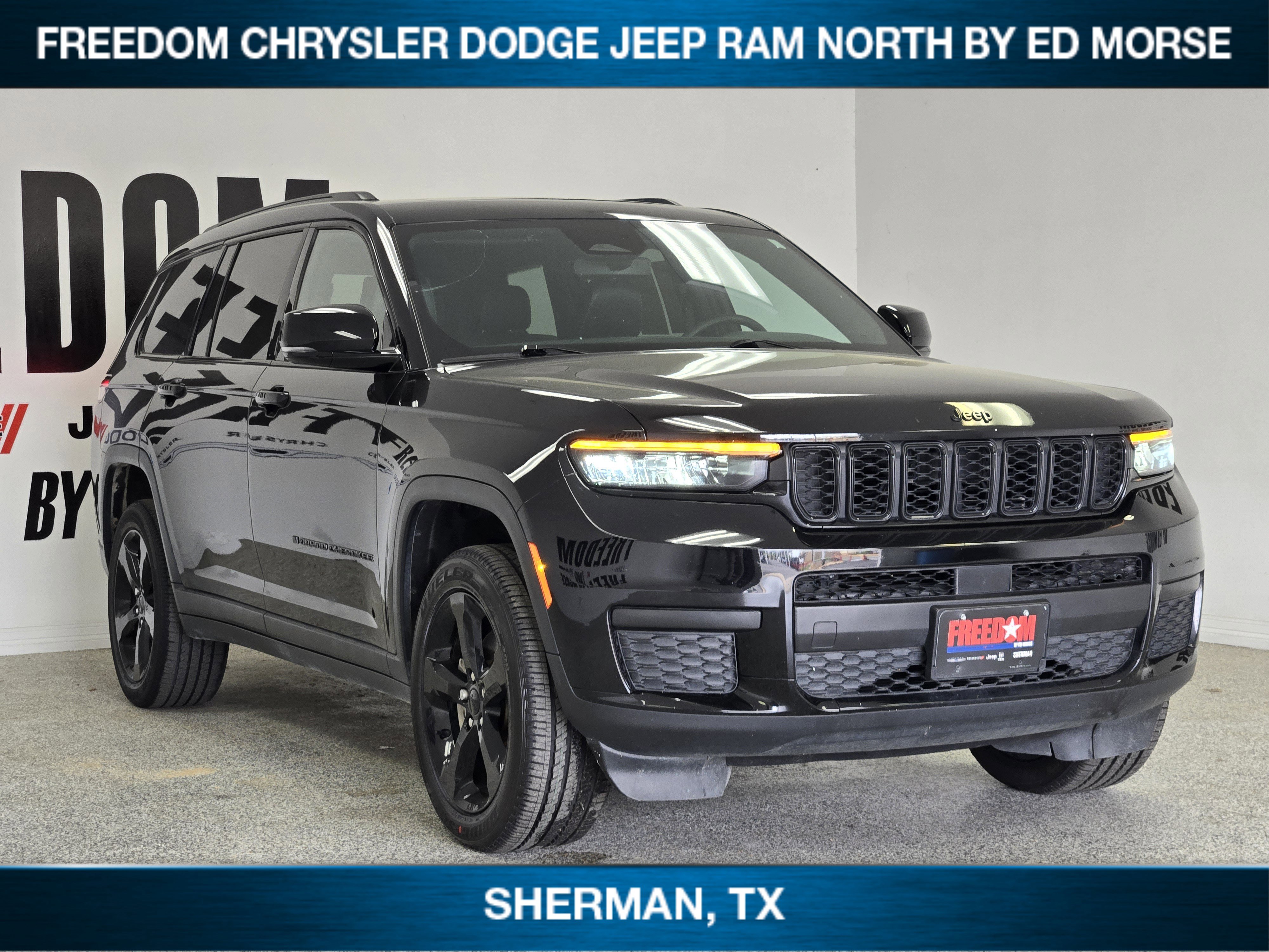 Used 2023 Jeep Grand Cherokee L Laredo image 2