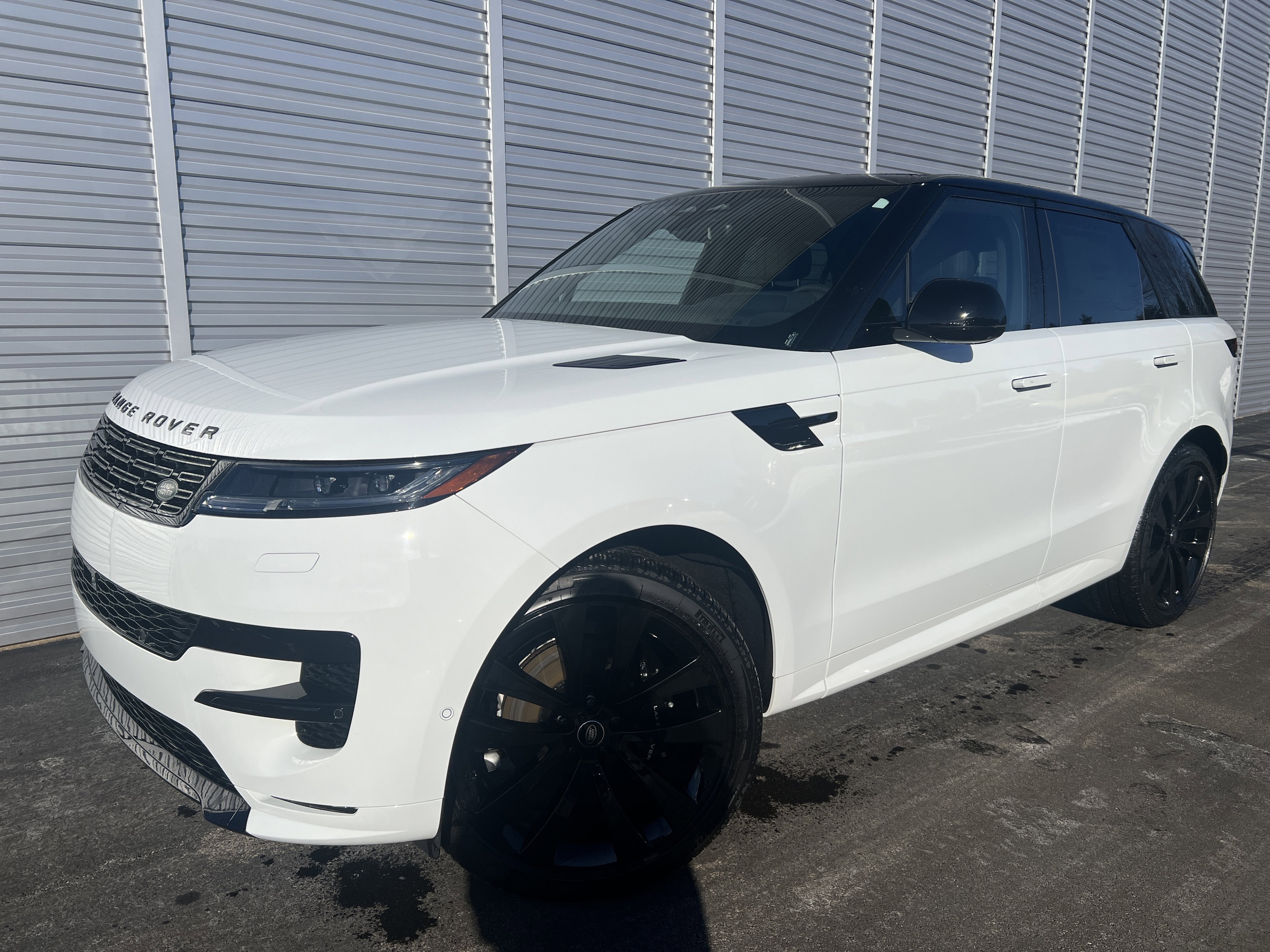 New 2025 Land Rover Range Rover Sport Dynamic SE image 1