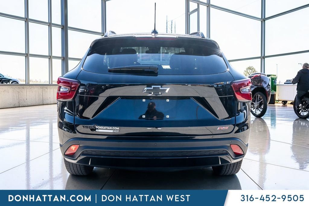 Used 2025 Chevrolet Trax RS w/ Driver Confidence Package FWD image 27