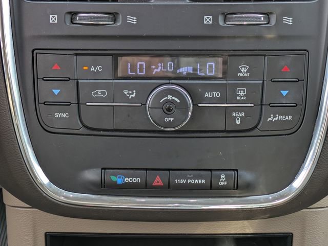 Used 2014 Chrysler Town & Country Touring image 17