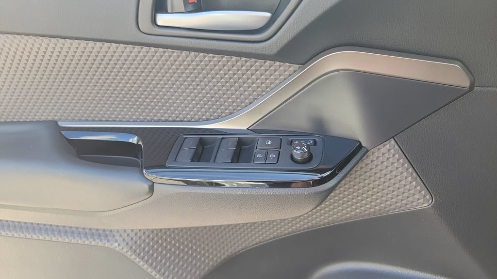 Used 2022 Toyota C-HR Limited FWD image 16