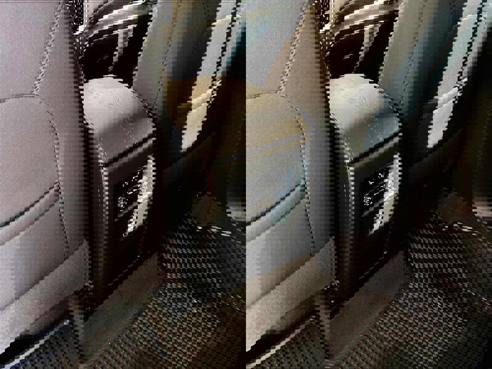 Used 2023 Chevrolet Traverse LT image 29