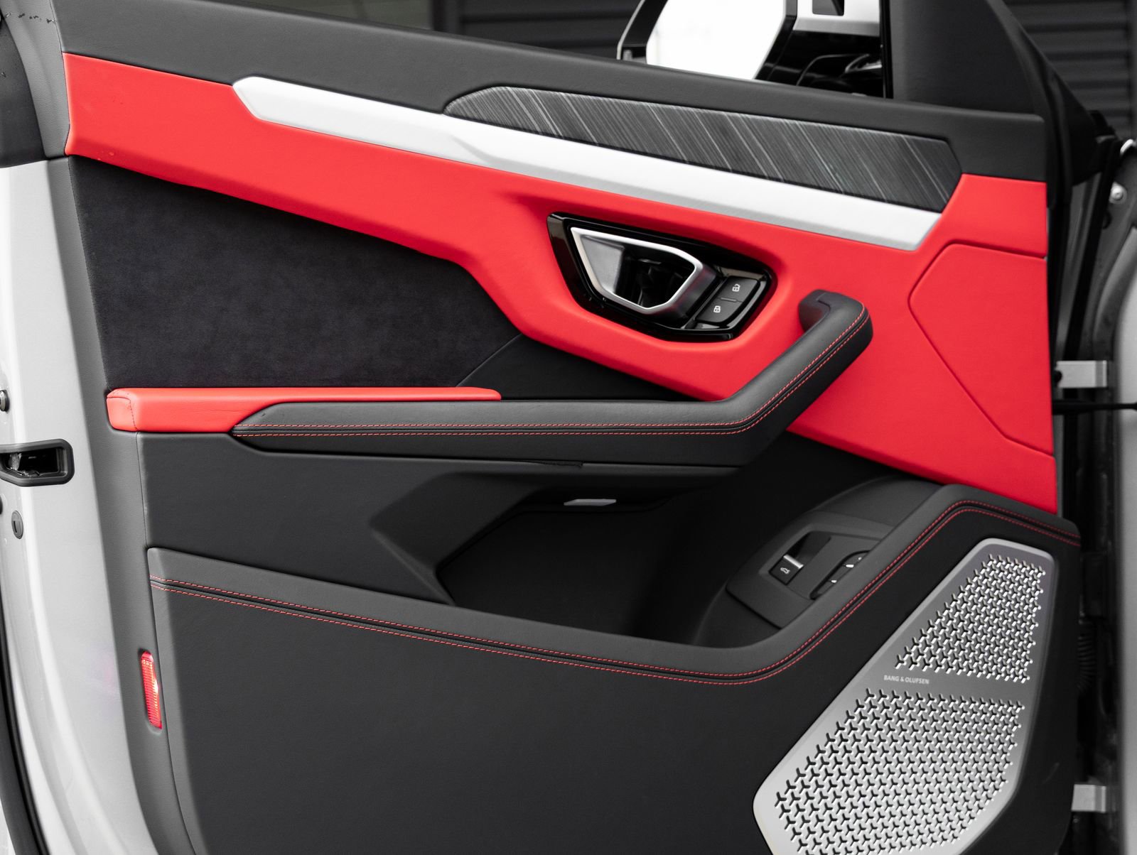 Used 2020 Lamborghini Urus image 17