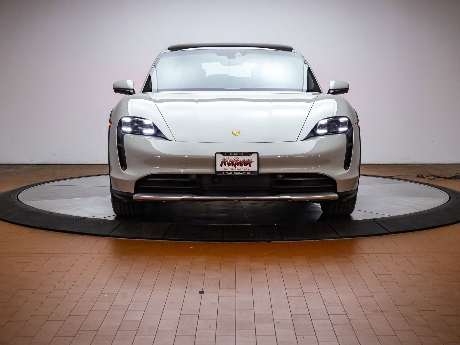 Certified 2022 Porsche Taycan 4 Cross Turismo AWD/4WD image 15