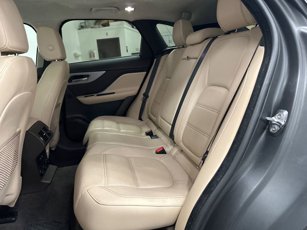Used 2020 Jaguar F-PACE Prestige image 19