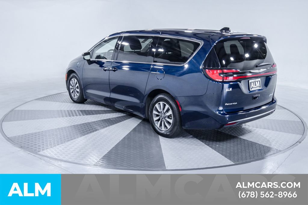 Used 2024 Chrysler Pacifica Select image 8