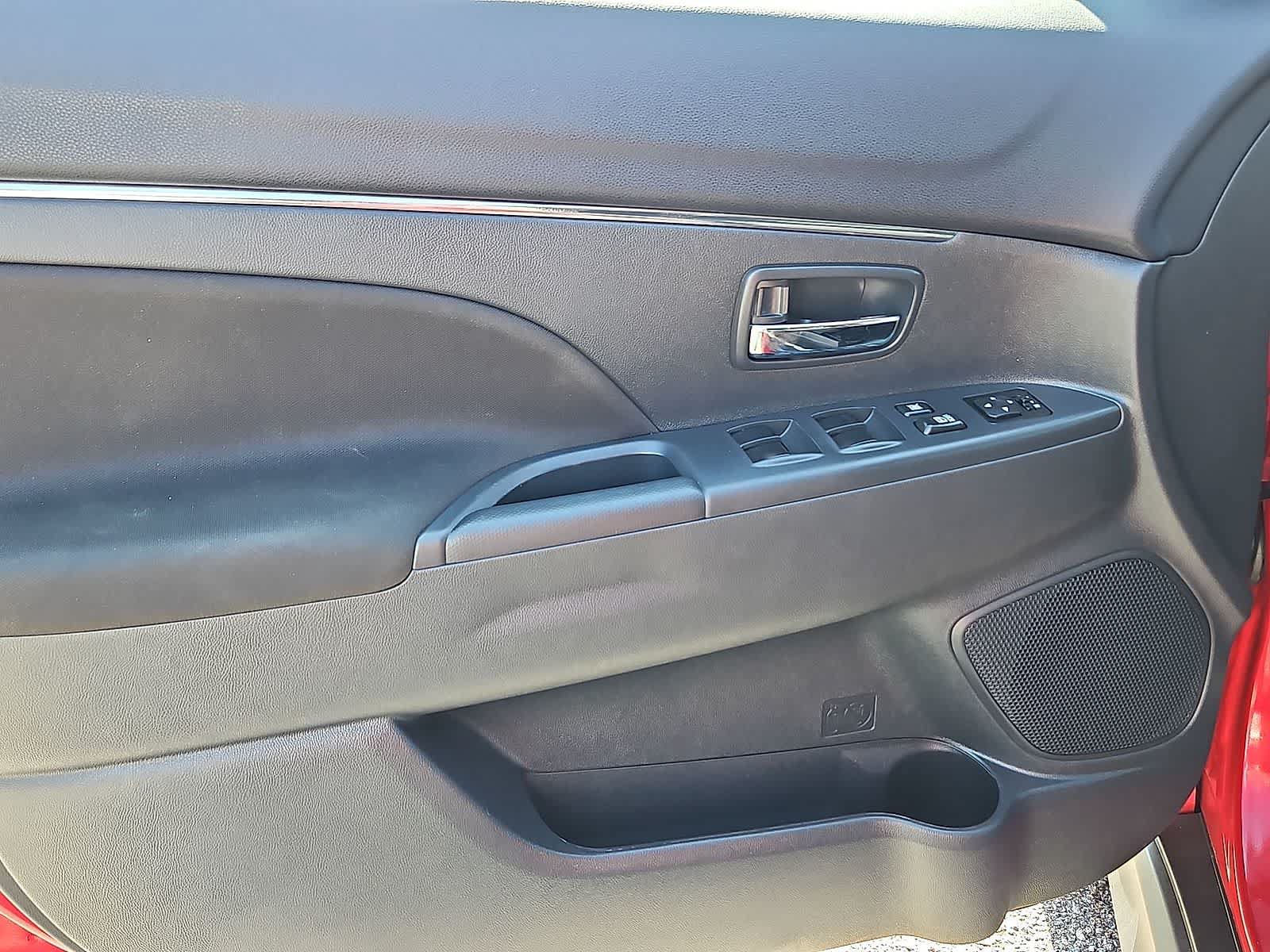 Used 2025 Mitsubishi Outlander Sport AWD image 25