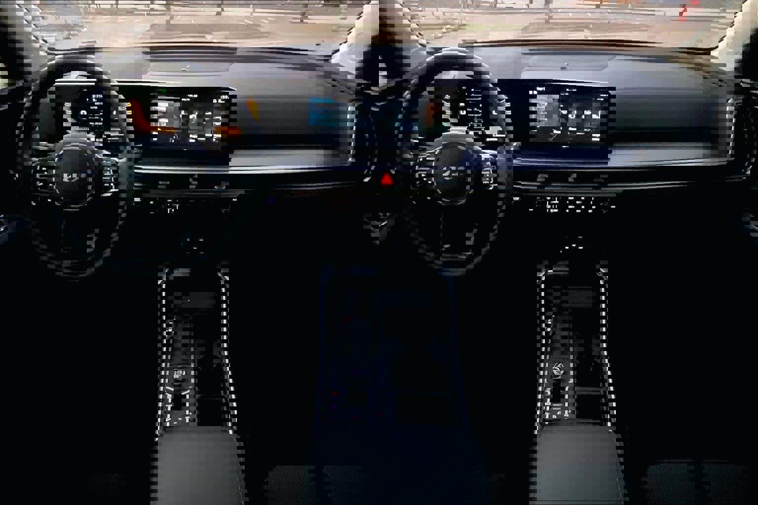 Certified 2024 Kia Sorento LX image 9