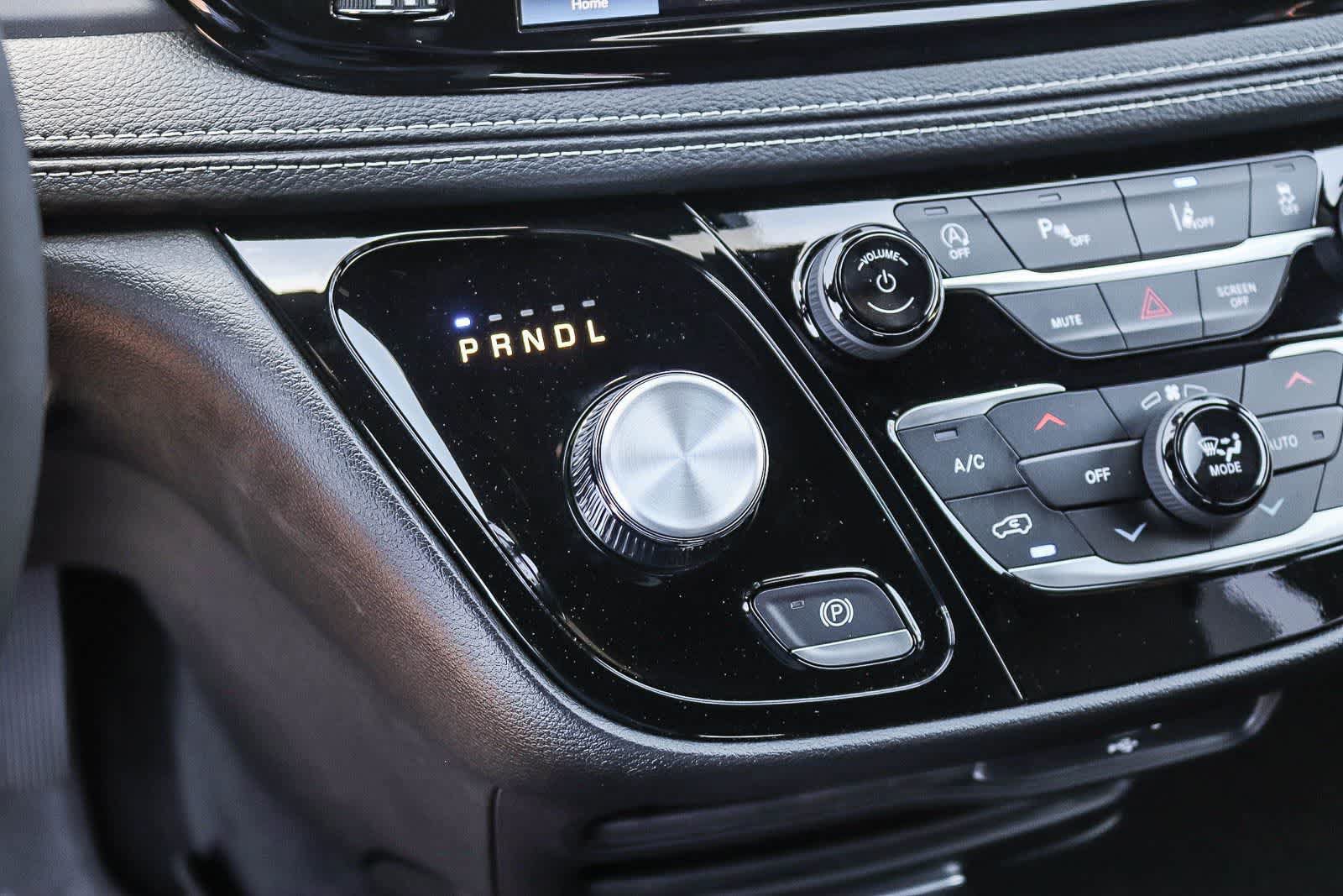 New 2027 Chrysler Pacifica Select FWD image 17