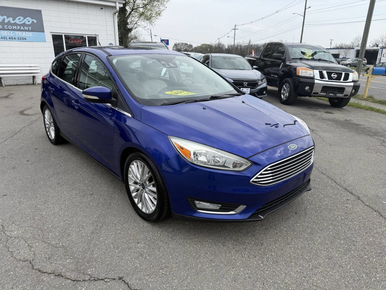 Used 2015 Ford Focus Titanium w/ Titanium Technology Package FWD image 4