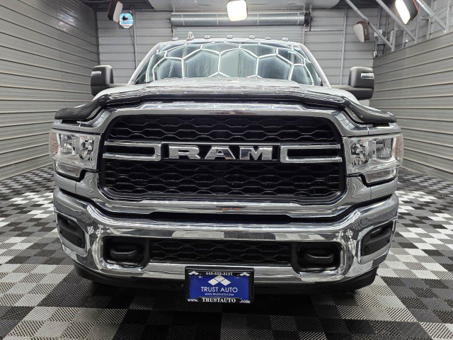 Used 2024 RAM 3500 Tradesman w/ Chrome Appearance Group AWD/4WD image 4