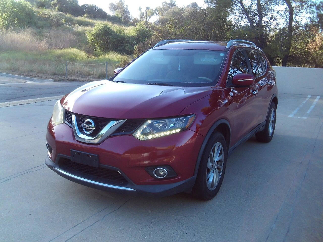 Used 2014 Nissan Rogue SL AWD/4WD image 1