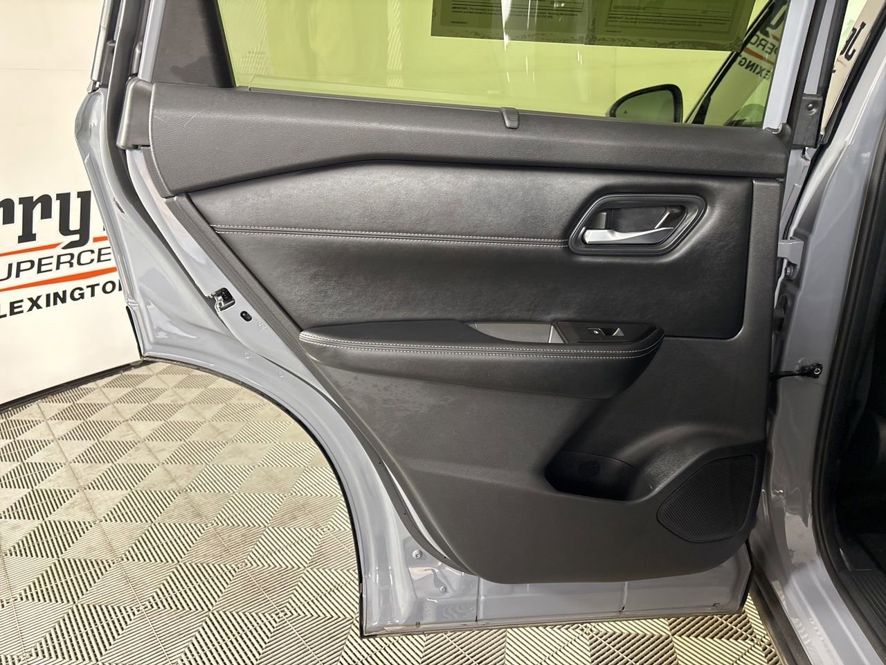 Used 2025 Nissan Rogue SL w/ Tech Package image 21