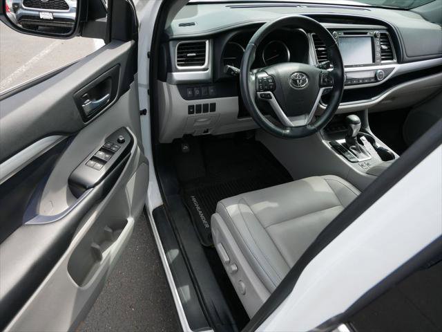Certified 2019 Toyota Highlander XLE AWD/4WD image 10
