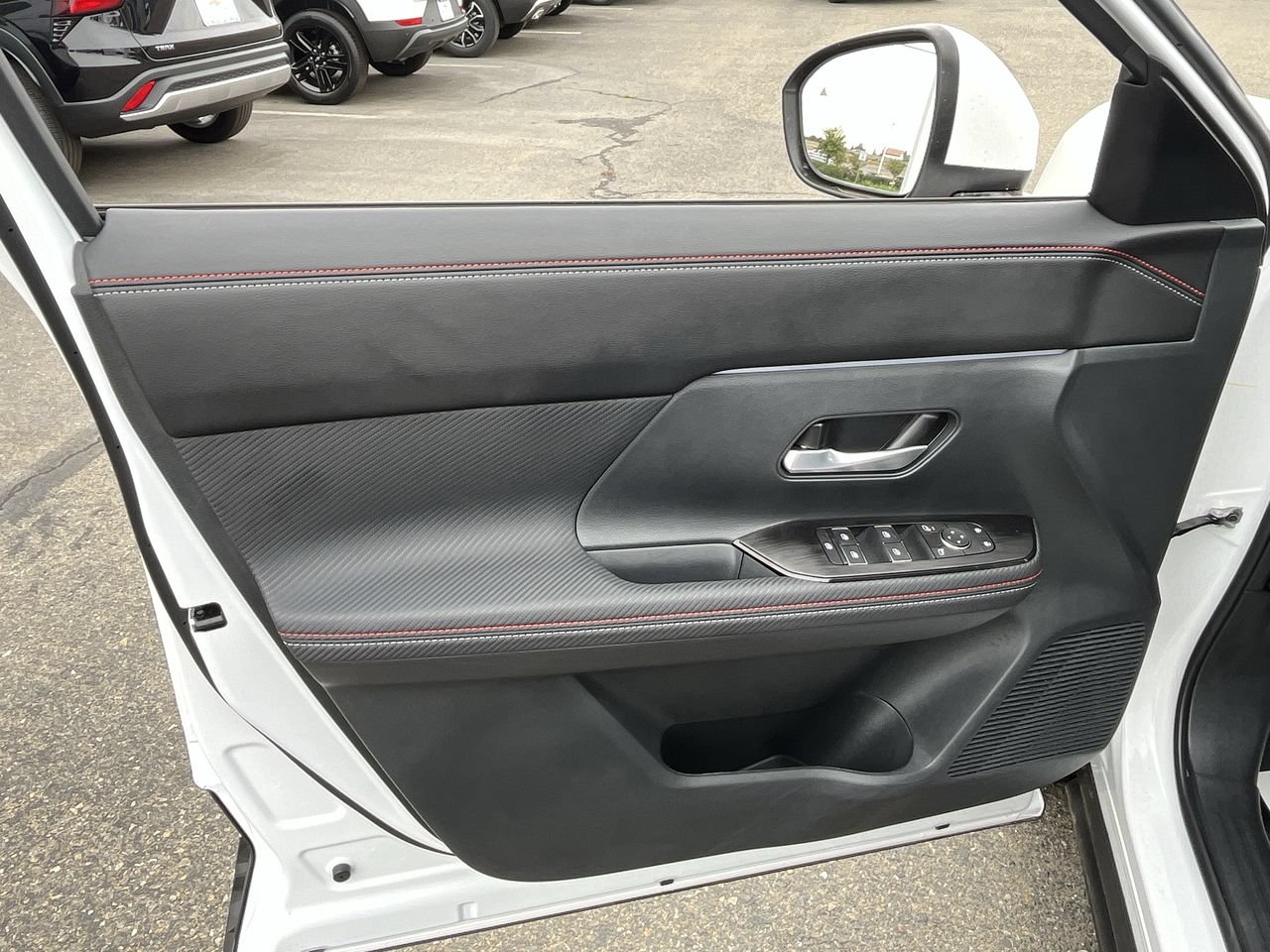Used 2025 Nissan Kicks SR AWD/4WD image 19