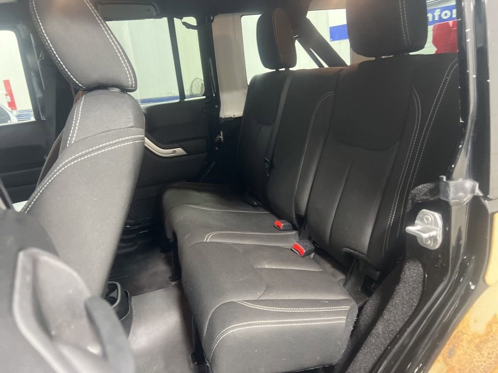 Used 2015 Jeep Wrangler Unlimited Rubicon w/ Connectivity Group image 13
