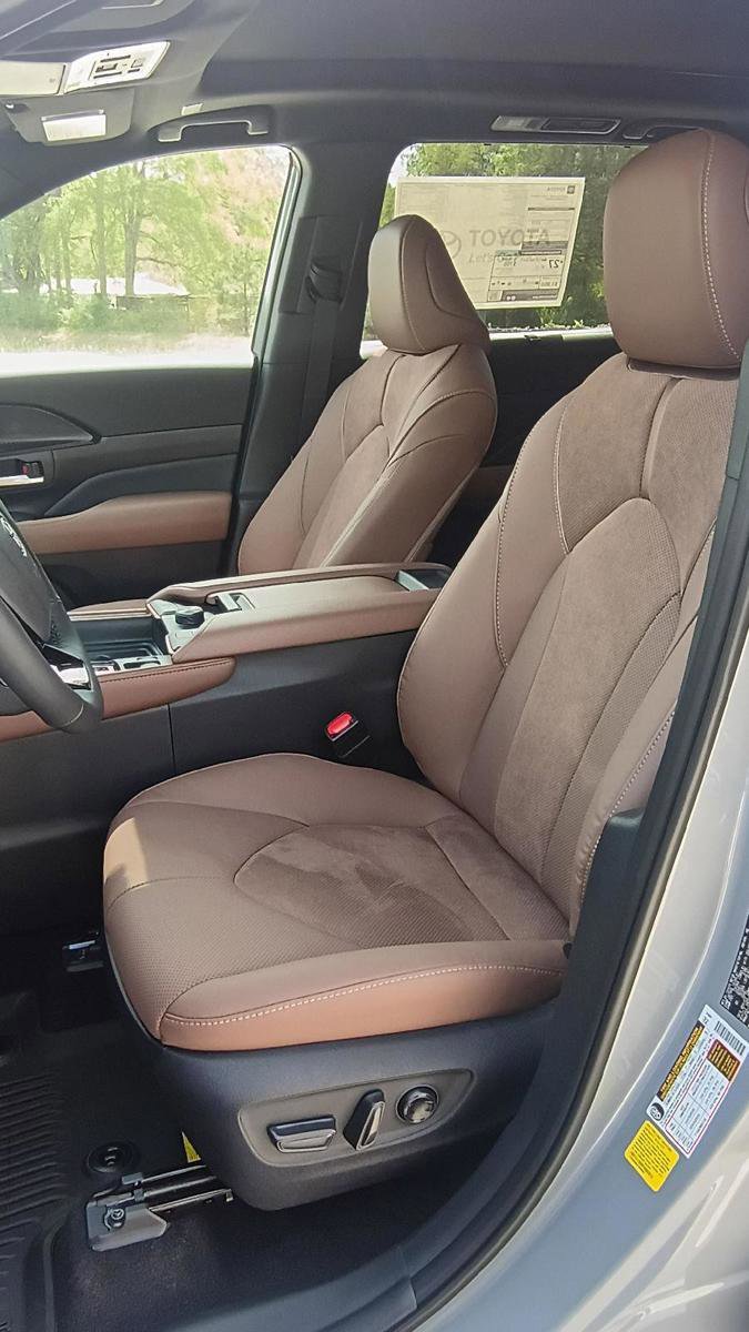 New 2026 Toyota Grand Highlander AWD Hybrid image 10