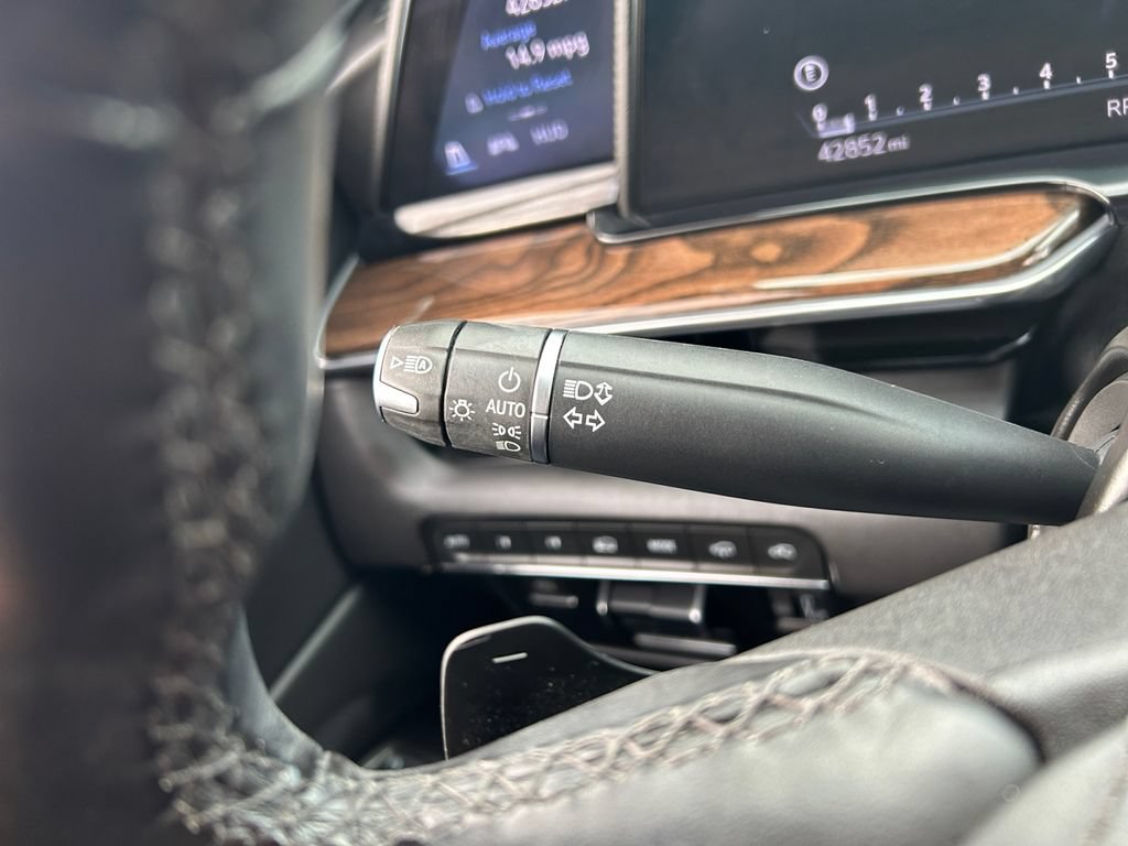 Used 2023 Cadillac Escalade Sport Platinum w/ LPO, Floor Liner Package AWD/4WD image 27