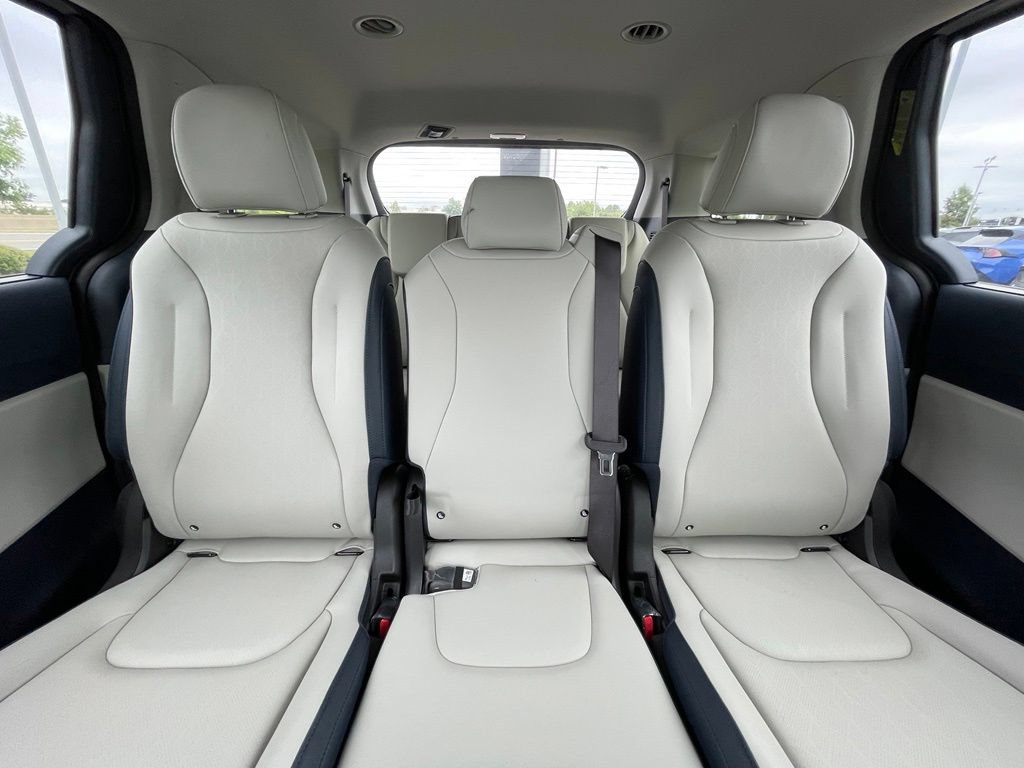 New 2026 Kia Carnival EX FWD image 30