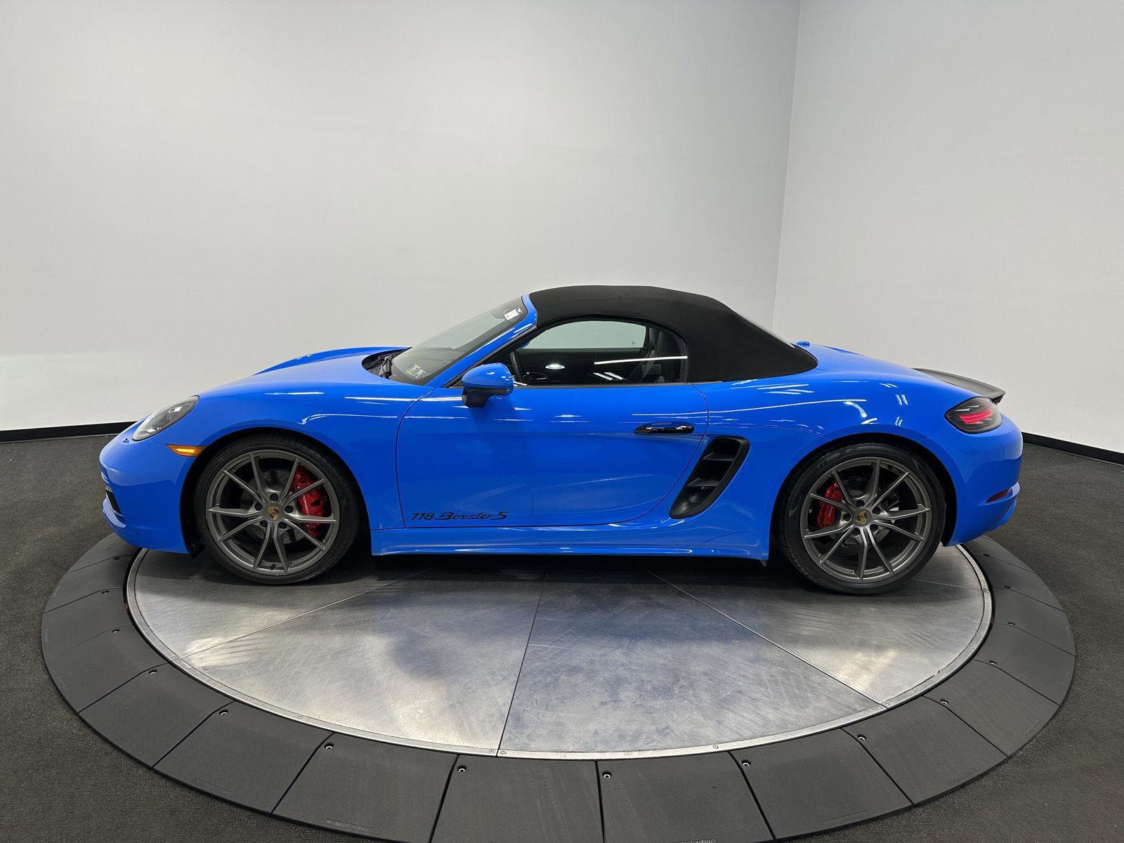 Certified 2025 Porsche 718 Boxster S RWD image 2