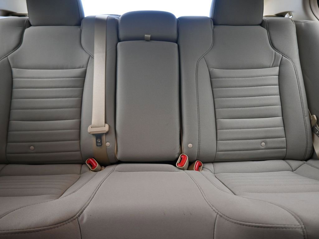 Used 2017 Ford Taurus SE image 25