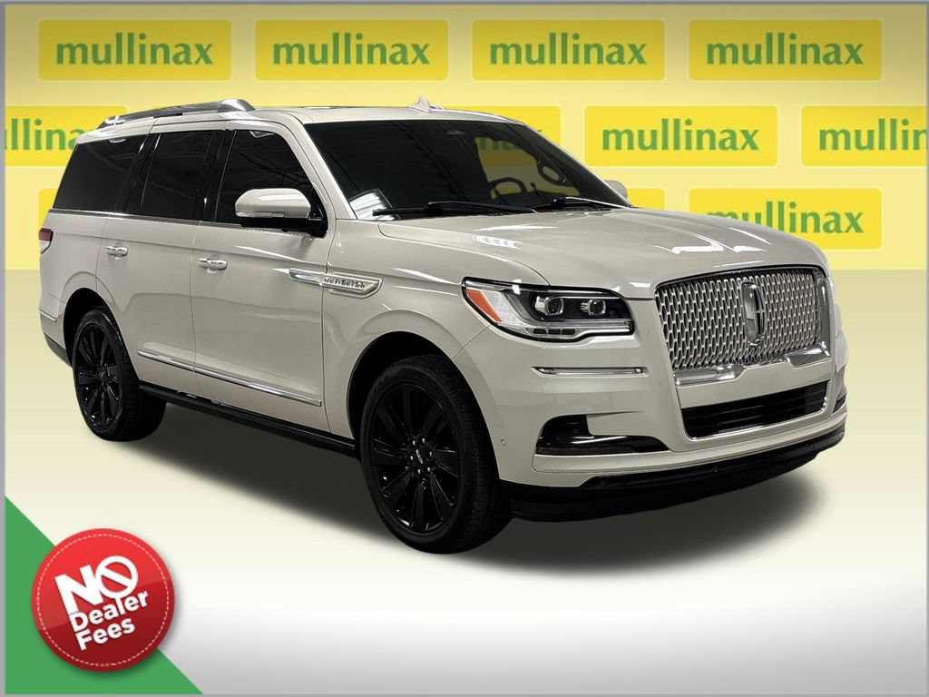 Used 2022 Lincoln Navigator Reserve AWD/4WD image 1
