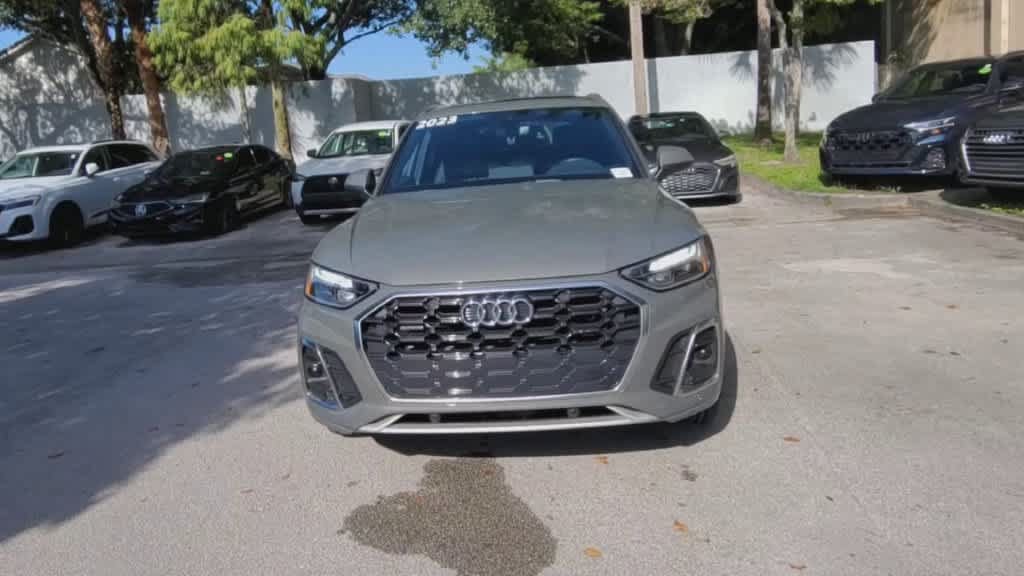 Used 2023 Audi Q5 2.0T Premium w/ Convenience Package AWD/4WD image 3