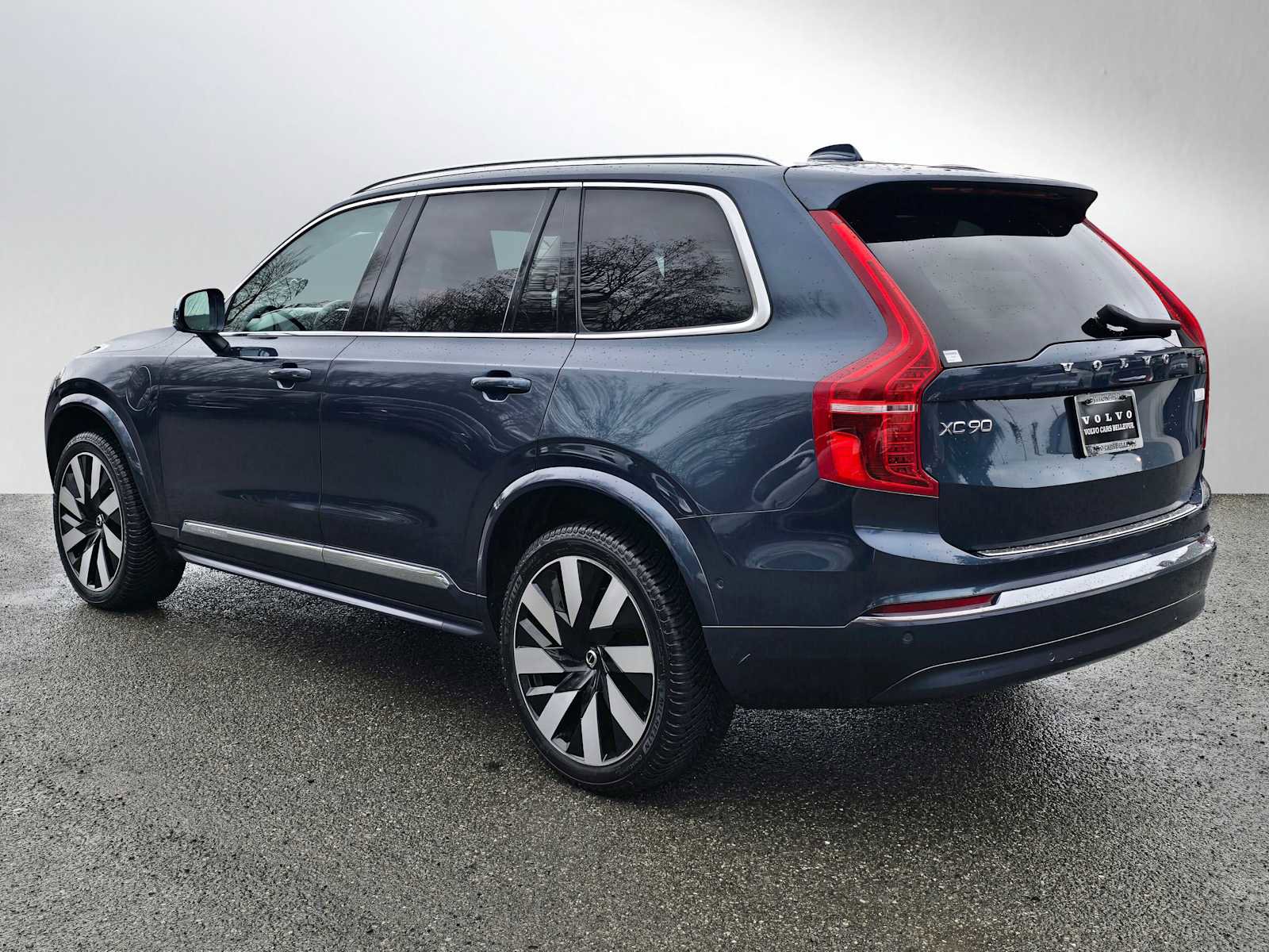 Certified 2023 Volvo XC90 T8 Ultimate w/ Protection Package Premier image 5