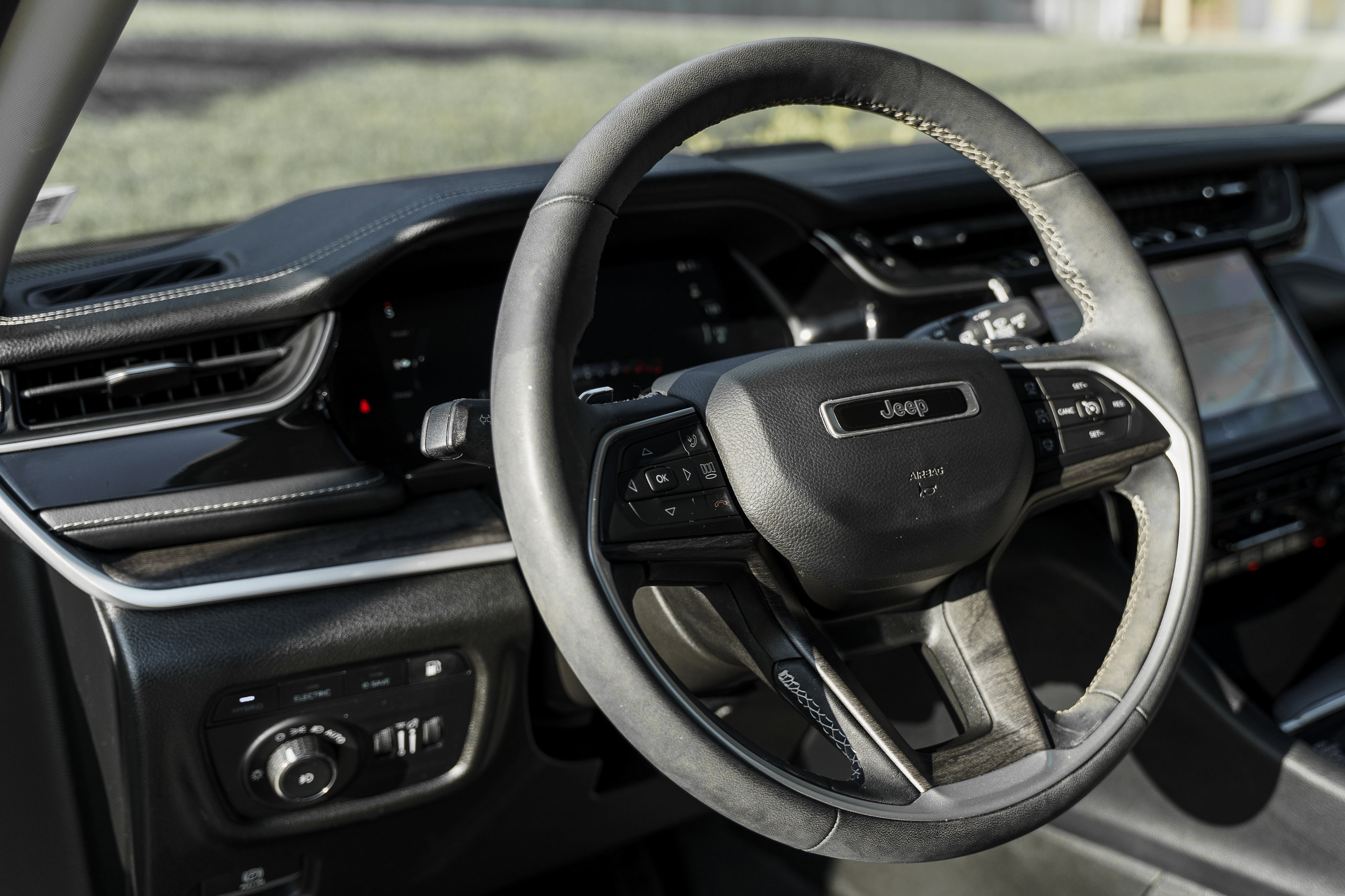 Used 2023 Jeep Grand Cherokee 4WD 4xe image 10
