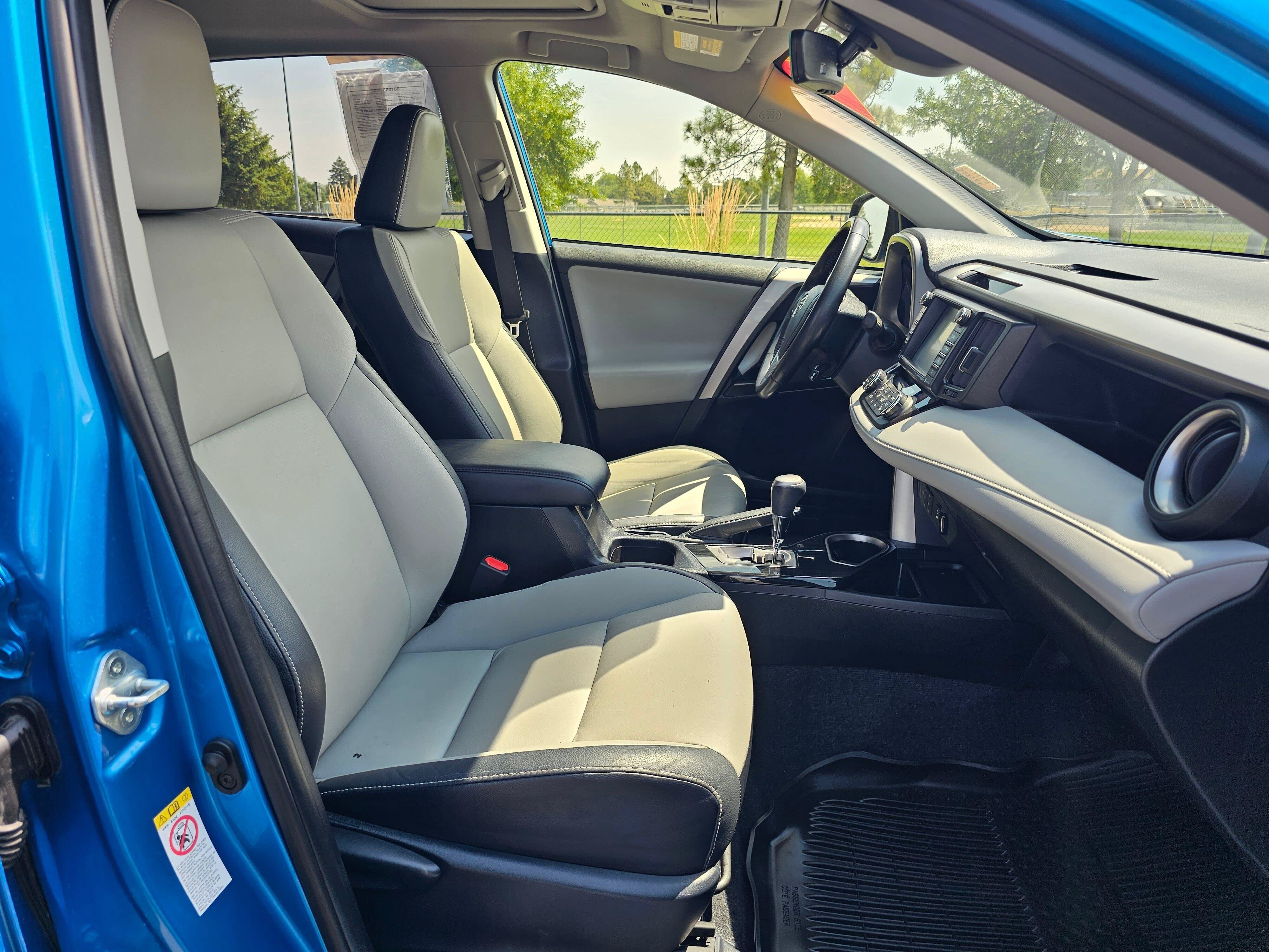 Used 2018 Toyota RAV4 Limited w/ Advanced Technology Package AWD/4WD image 10