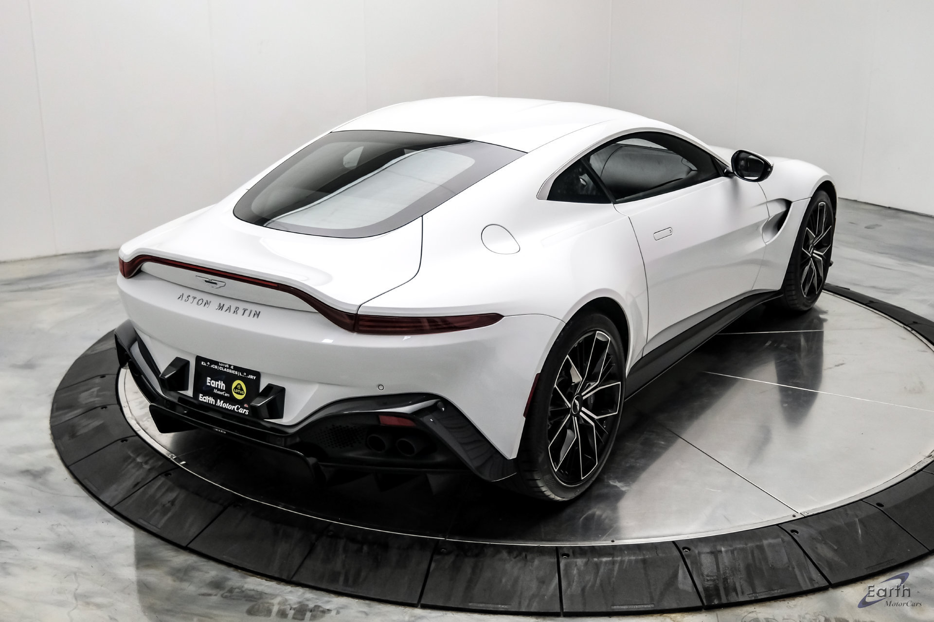 Used 2022 Aston Martin V8 Vantage Coupe RWD image 21