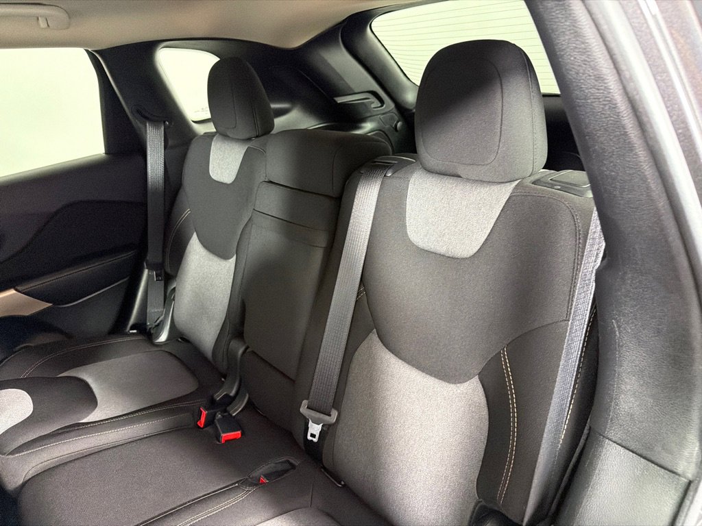 Used 2018 Jeep Cherokee Latitude image 20