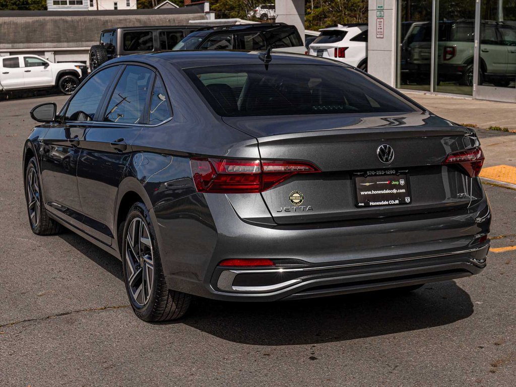 Used 2022 Volkswagen Jetta SEL image 4