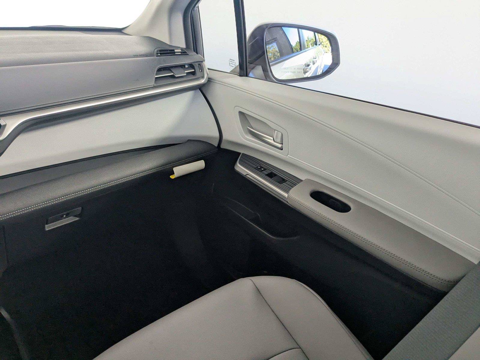 New 2026 Toyota Sienna XLE FWD image 27